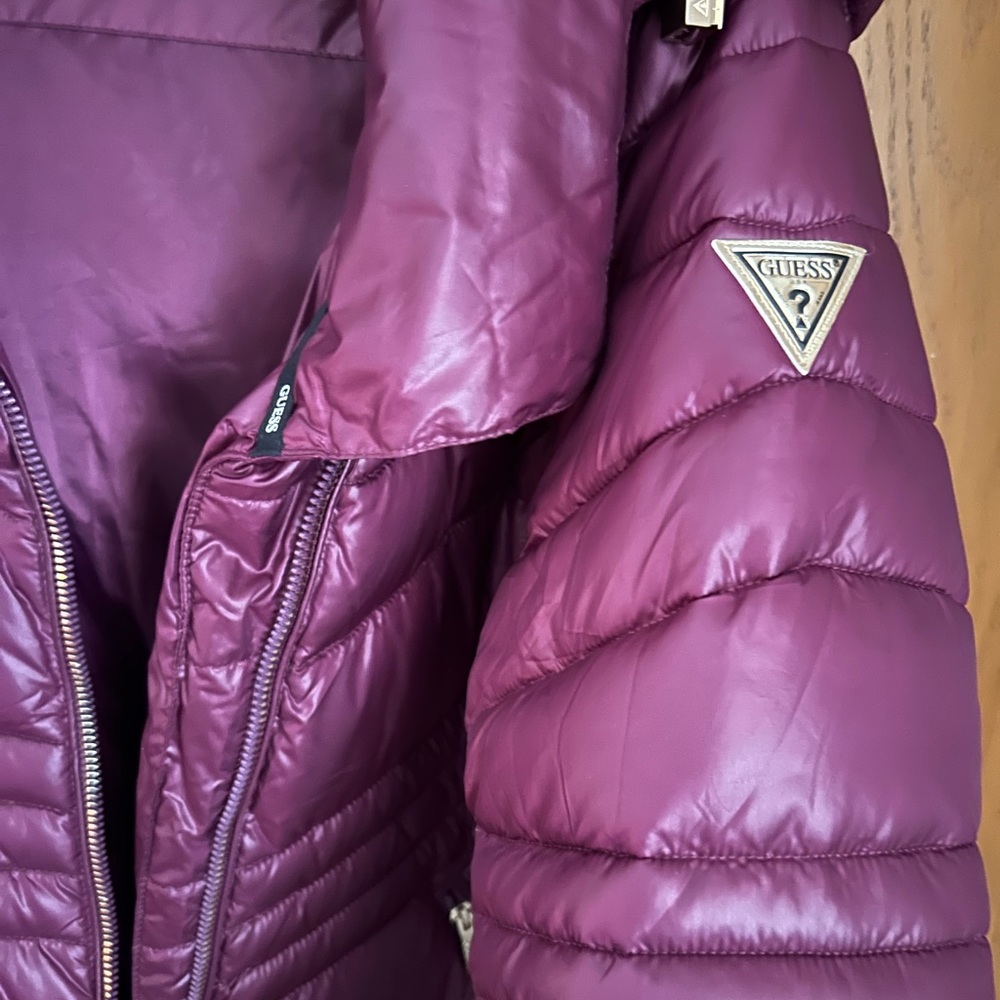 GUESS
Water Resistant Hooded Puffer Jacket In Jam Size
Large - Picture 4 of 12